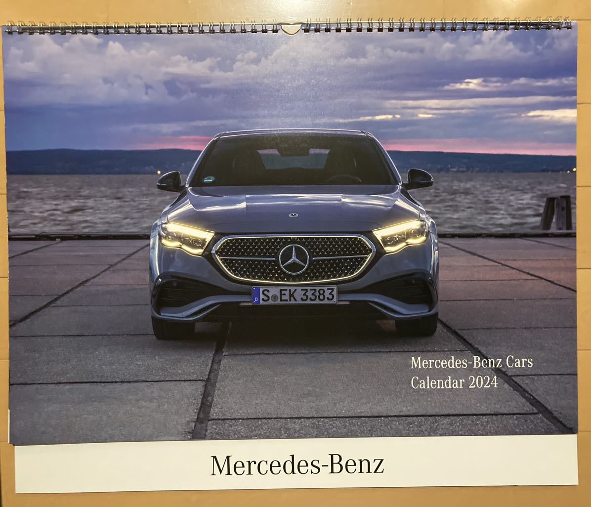 ディーラー名なし【壁かけ＋卓上型】メルセデスベンツ　2024年カレンダーとおまけ