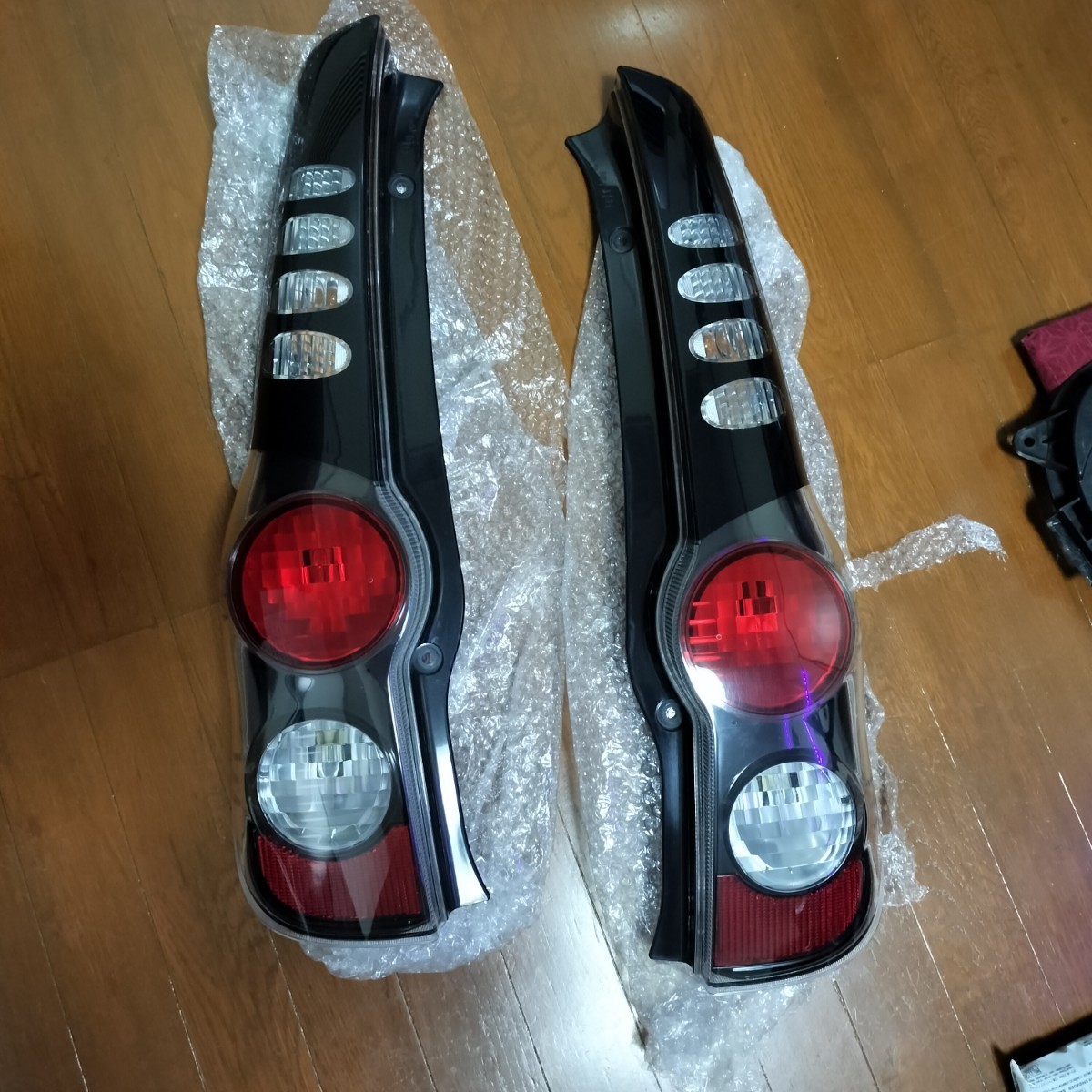 ミラ カスタム L275S L285S テール 左右 リア ダイハツ