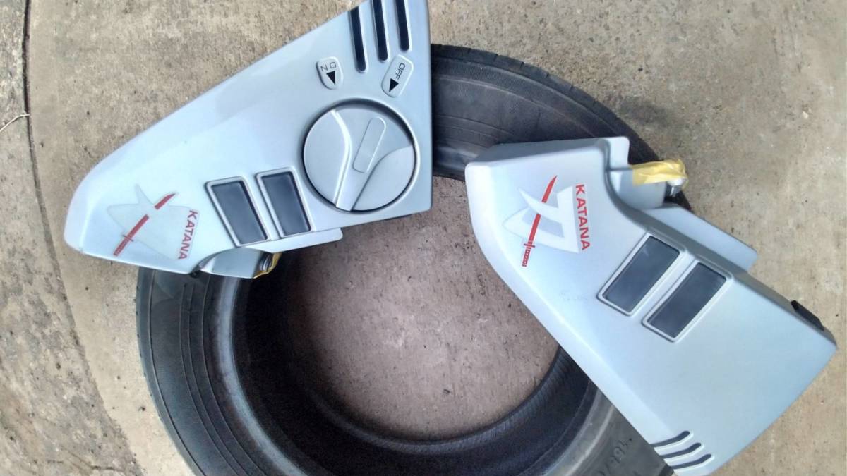 人気SALE，お得 GSX250S 刀250 カタナ250 スズキ サイドカバー 割れ一部有り(サイド)｜売買されたオークション情報、yahooの商品情報をアーカイブ公開 - オークファン スズキ用