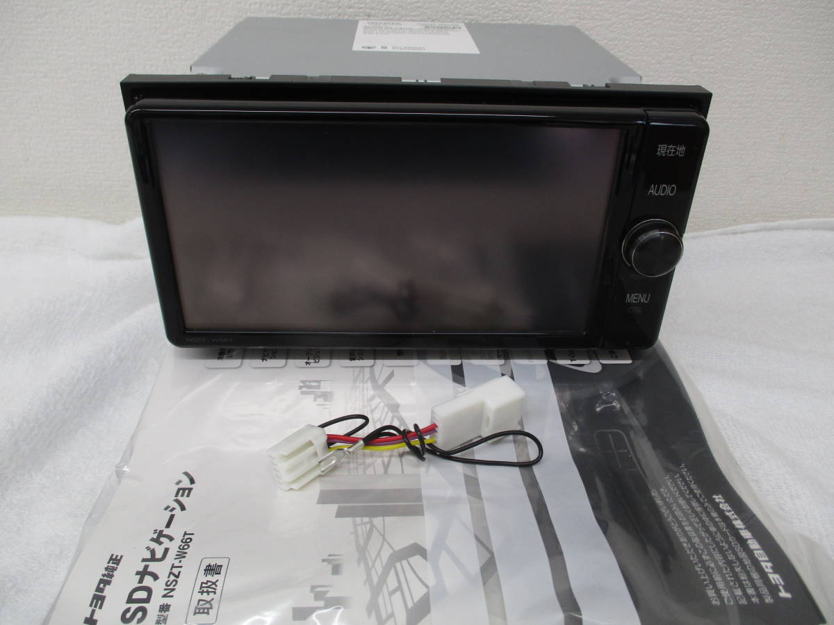 トヨタ純正 NSZT-W66T 2017年秋版 地デジ Bluetooth Audio 少し傷あり中古品です。