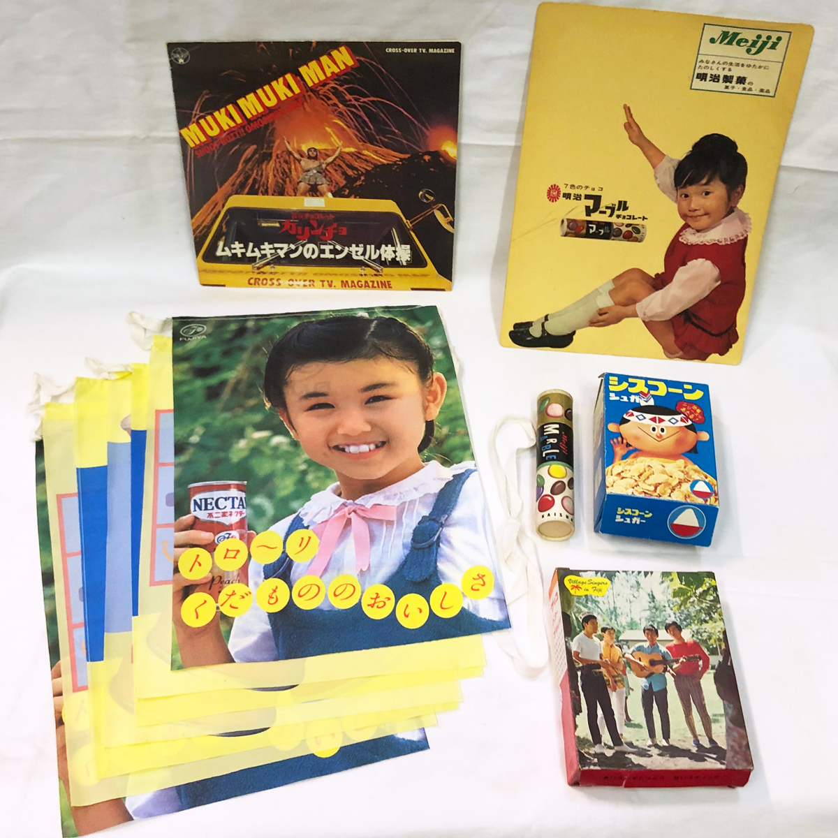 ★懐かしの駄菓子屋『昭和レトロ』Set★不二家ネクター/のれん★シスコーン/プリッツ/マーブルチョコ/カリンチョ/空き箱/下敷き/レコード★