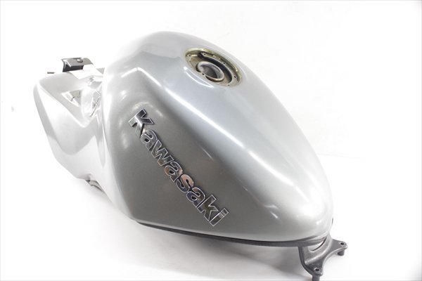 ZZR1100D ZX-11-2[16ガソリンタンク ※外観に大きな損傷はありません
