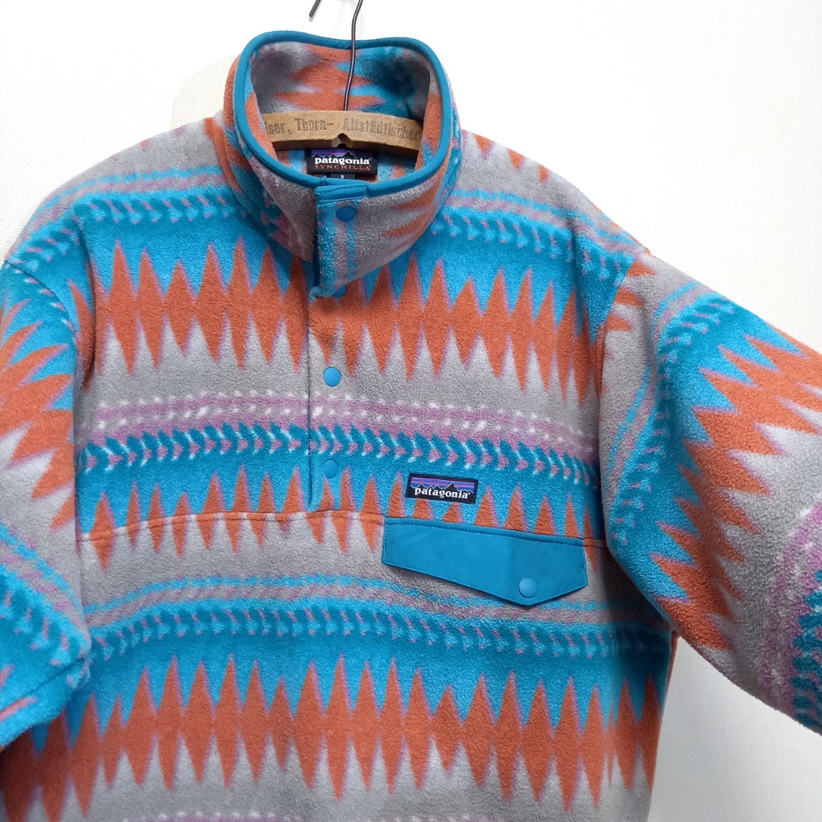 patagonia R1エア フーディ