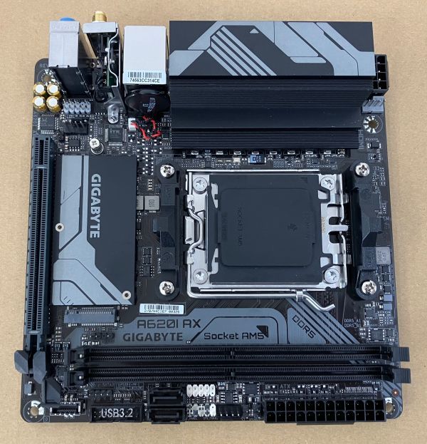 GIGABYTE A620I AX AMD A620 チップセット Mini-ITX マザーボードの