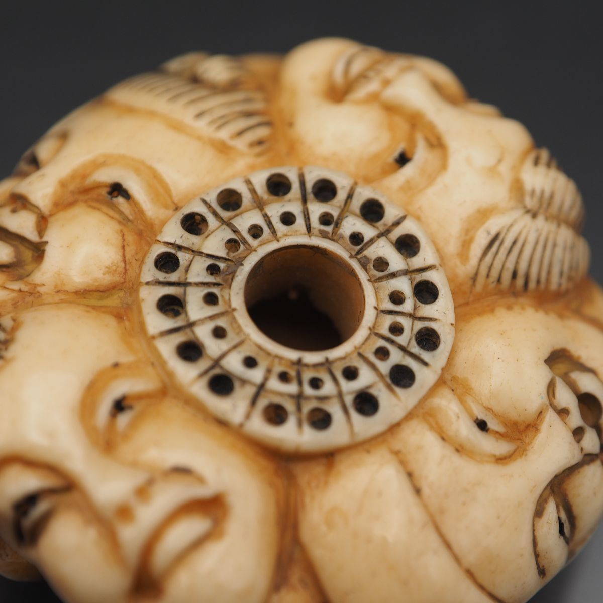 Y637 1円 アンティーク 天然素材 饅頭根付 人面 彫刻 時代物 年代物