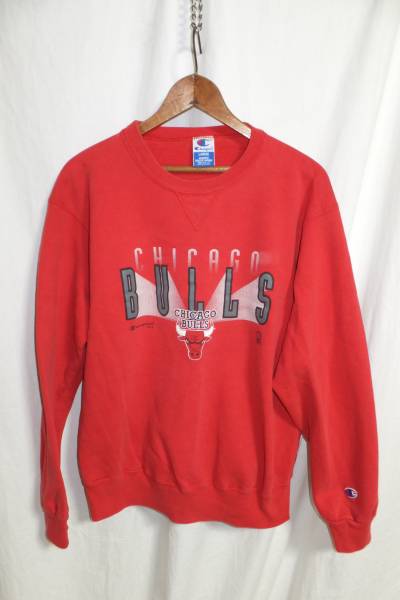 大人気☆NBA☆ブルズ☆チャンピオン☆スウェット☆L☆前V☆赤☆