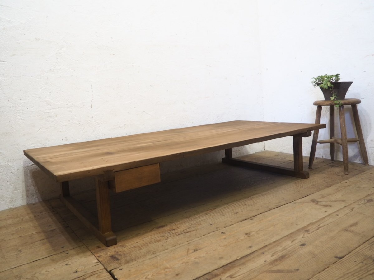 1587 アンティーク ローテーブル　文机　陳列台　古家具　レトロ　無垢板　座卓 タM0258◇天板W151cm×D76cm◇大きい古い木製ローテーブル◇デスク 展示