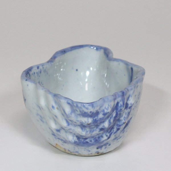 TAKIYA】7570 須田菁華『 染付吹墨貝型向付 』銘有 巻貝 法螺貝 小鉢
