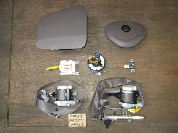 ＭＲワゴン　２０年式　ＤＢＡ－ＭＦ２２Ｓ　エアバッグ一式