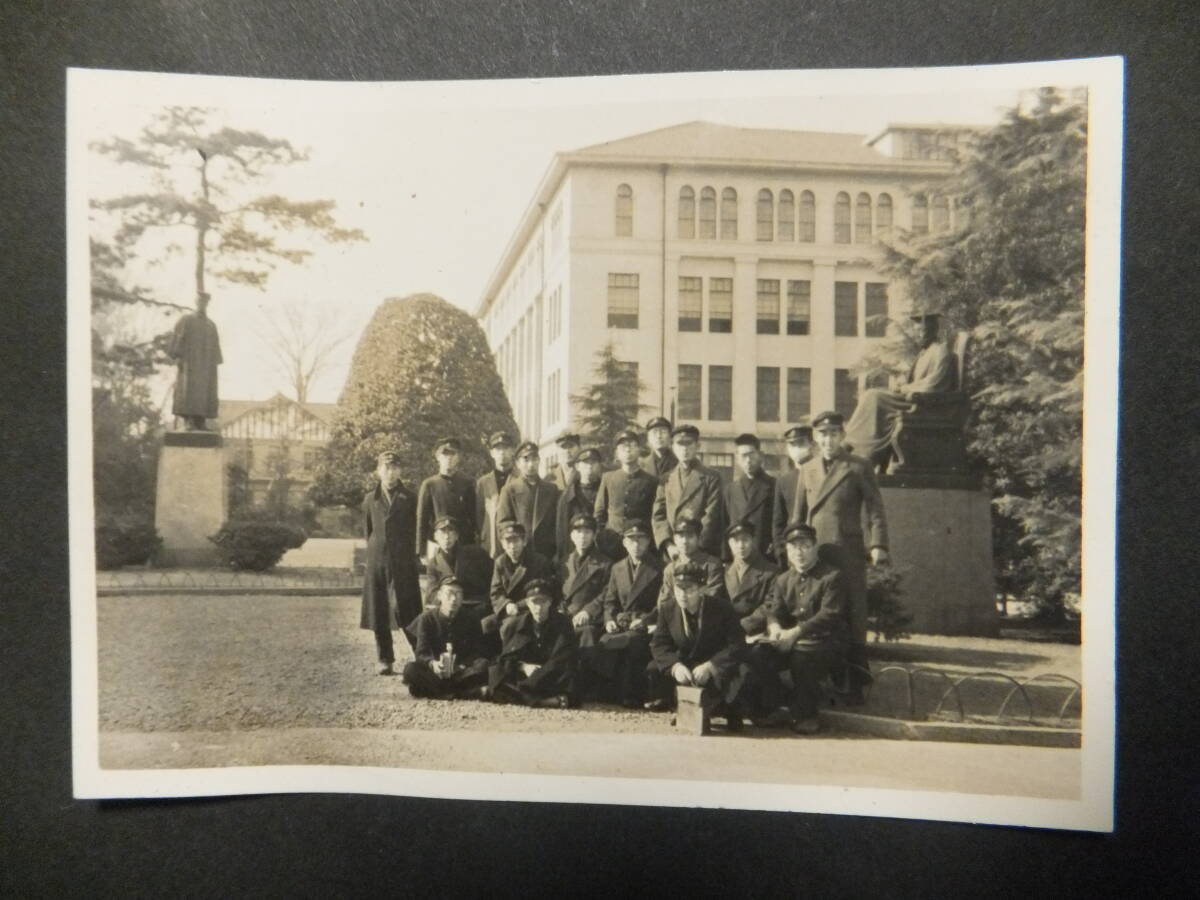 　＊②戦時 昭17~18 大隈重信像 早稲田(早大)学舎 古写真「大隈重信像と学舎 集合写真」早稲田大学 学徒出陣 第78振武隊 沖縄特攻出撃　＊_1