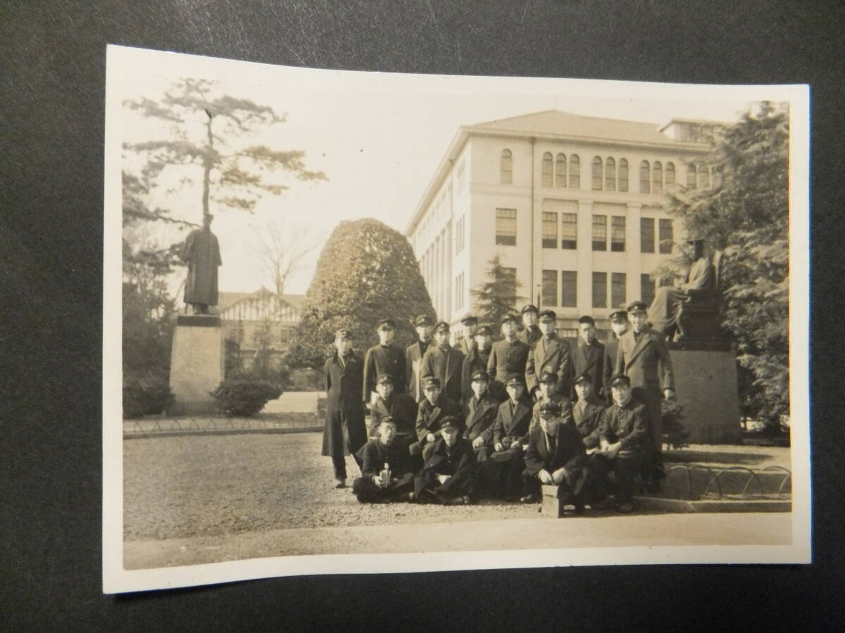 　＊②戦時 昭17~18 大隈重信像 早稲田(早大)学舎 古写真「大隈重信像と学舎 集合写真」早稲田大学 学徒出陣 第78振武隊 沖縄特攻出撃　＊_10