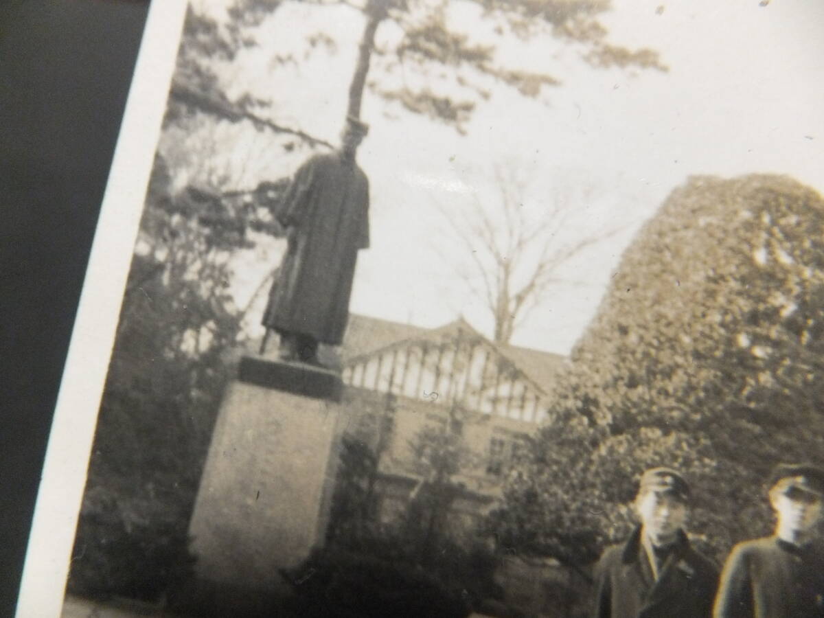 　＊②戦時 昭17~18 大隈重信像 早稲田(早大)学舎 古写真「大隈重信像と学舎 集合写真」早稲田大学 学徒出陣 第78振武隊 沖縄特攻出撃　＊_3