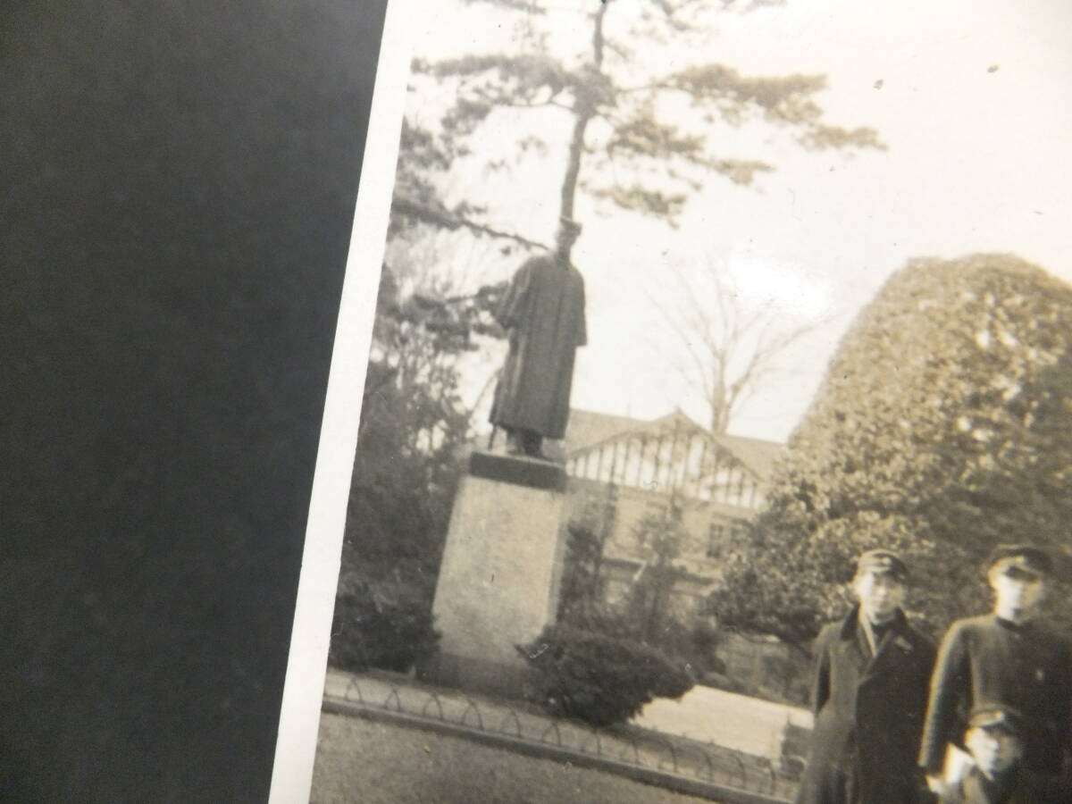 　＊②戦時 昭17~18 大隈重信像 早稲田(早大)学舎 古写真「大隈重信像と学舎 集合写真」早稲田大学 学徒出陣 第78振武隊 沖縄特攻出撃　＊_8