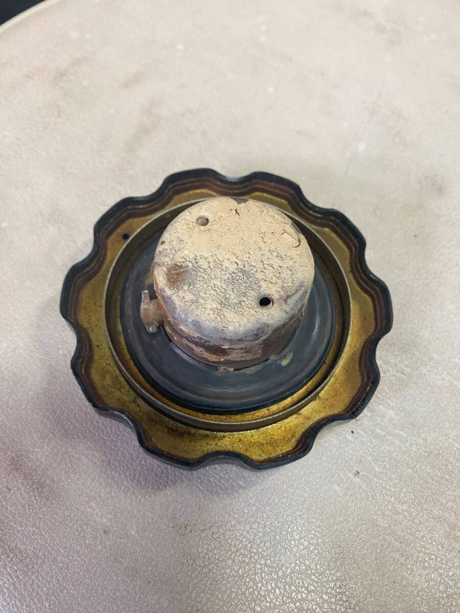 HONDA CB750F RC04 タンクキャップ_3