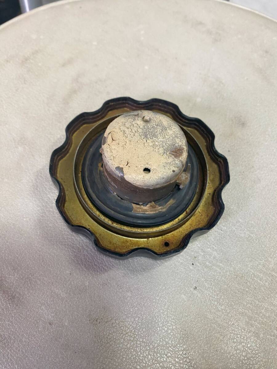 HONDA CB750F RC04 タンクキャップ_4