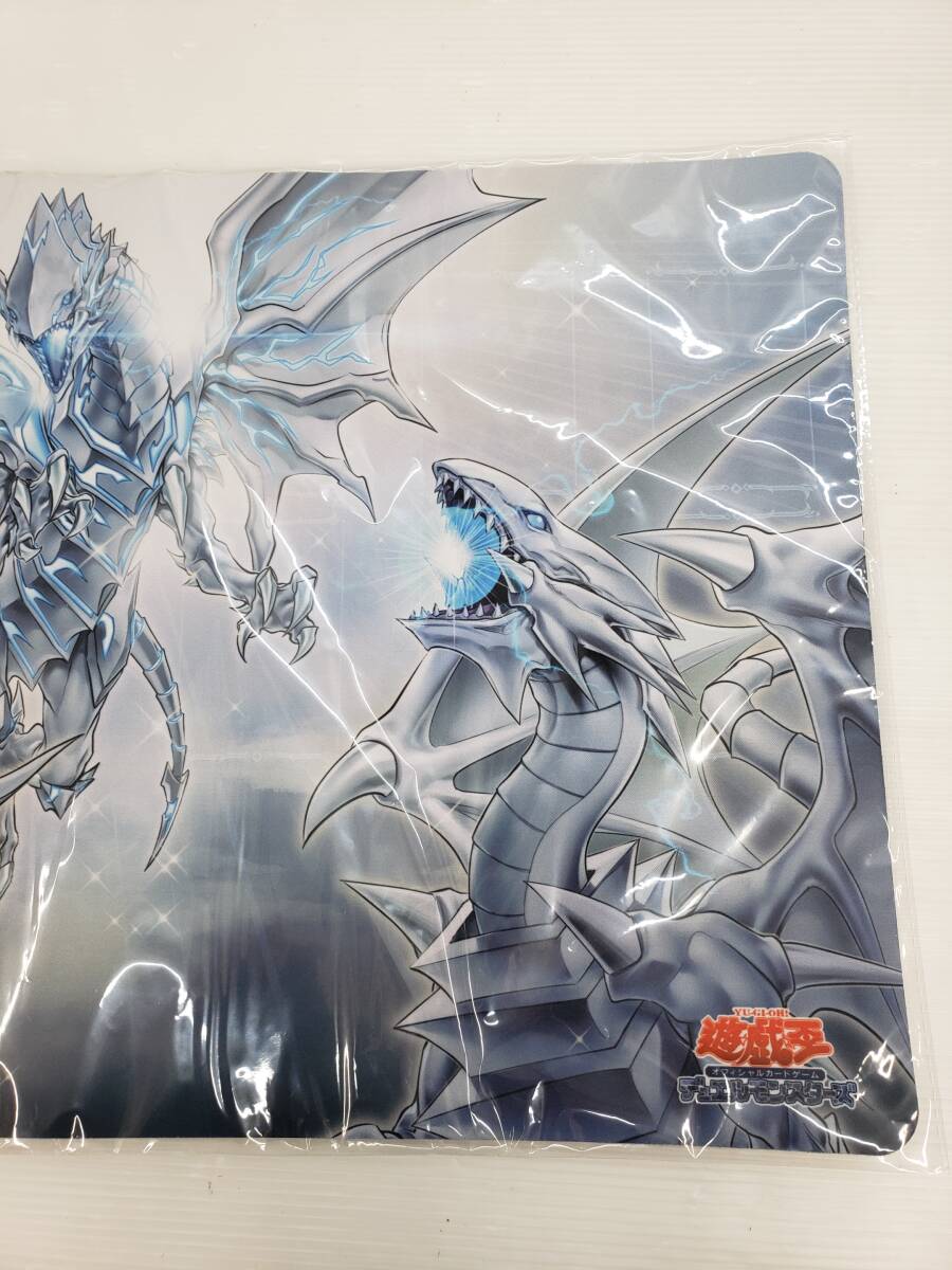 90-y16687-60r プレイマット 遊戯王の日 青眼 白き龍の威光 青眼の白龍