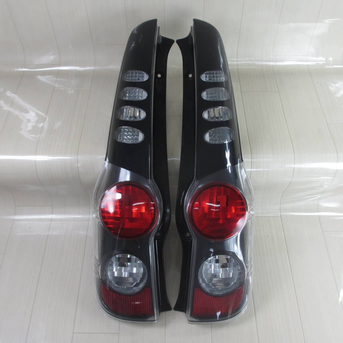 1-8 L275S/L285Sミラ カスタム純正テールライト左右 ICHIKOH D049テールランプ