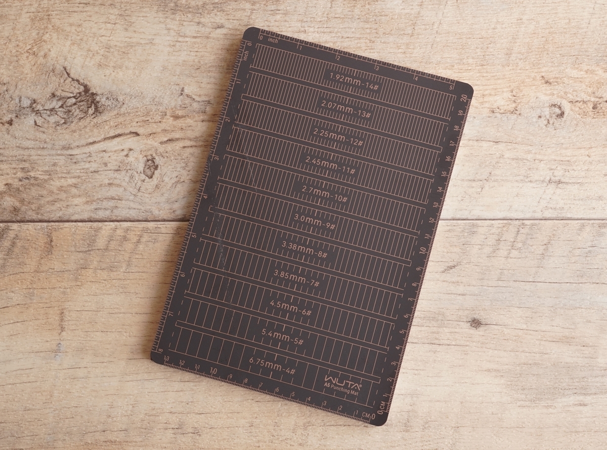 パンチングマット（カッターマット）　A5サイズ　WUTA製　8ミリ厚リバーシブル_6