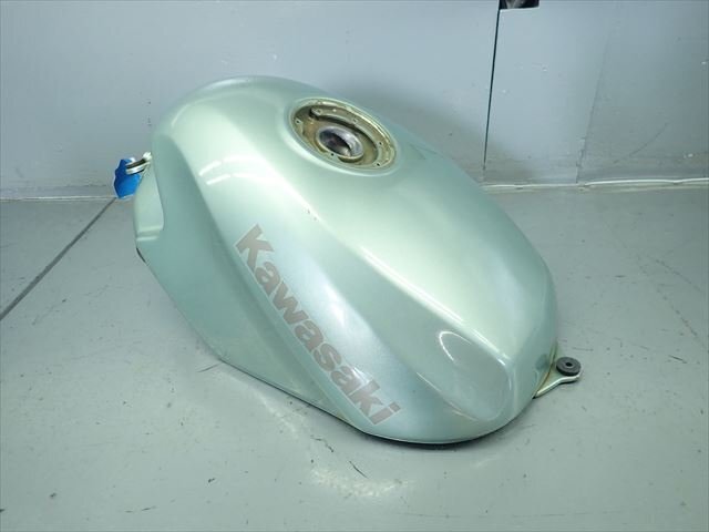 β241106-4 カワサキ ZZ-R250 ZZR EX250H (H9年式) 燃料タンク フューエルタンク 漏れ無し！小凹み有り！ カワサキ ZZ-R250 ZZR カワサキ（KAWASAKI） 価格.com Wikipedia