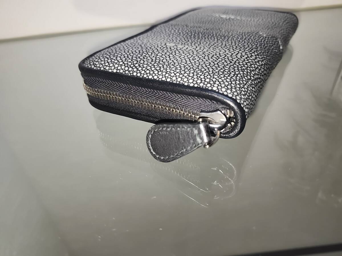 ボッテガヴェネタ ガルーシャ スティングレイ エイ革 ラウンド 