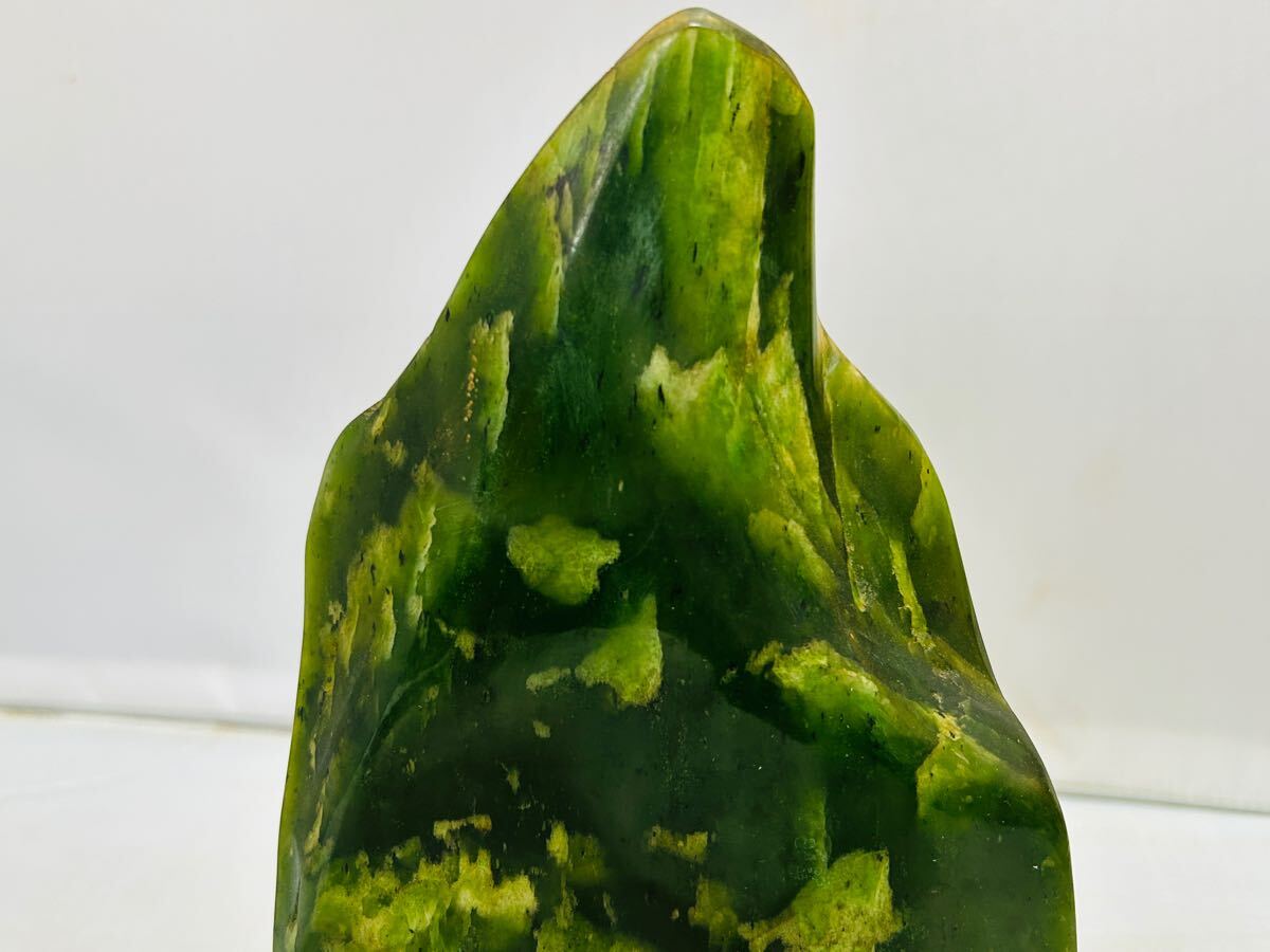 原石 天然翡翠 ネフライト 緑石 約1.3kg 台座付 鑑賞石 自然石 天然石