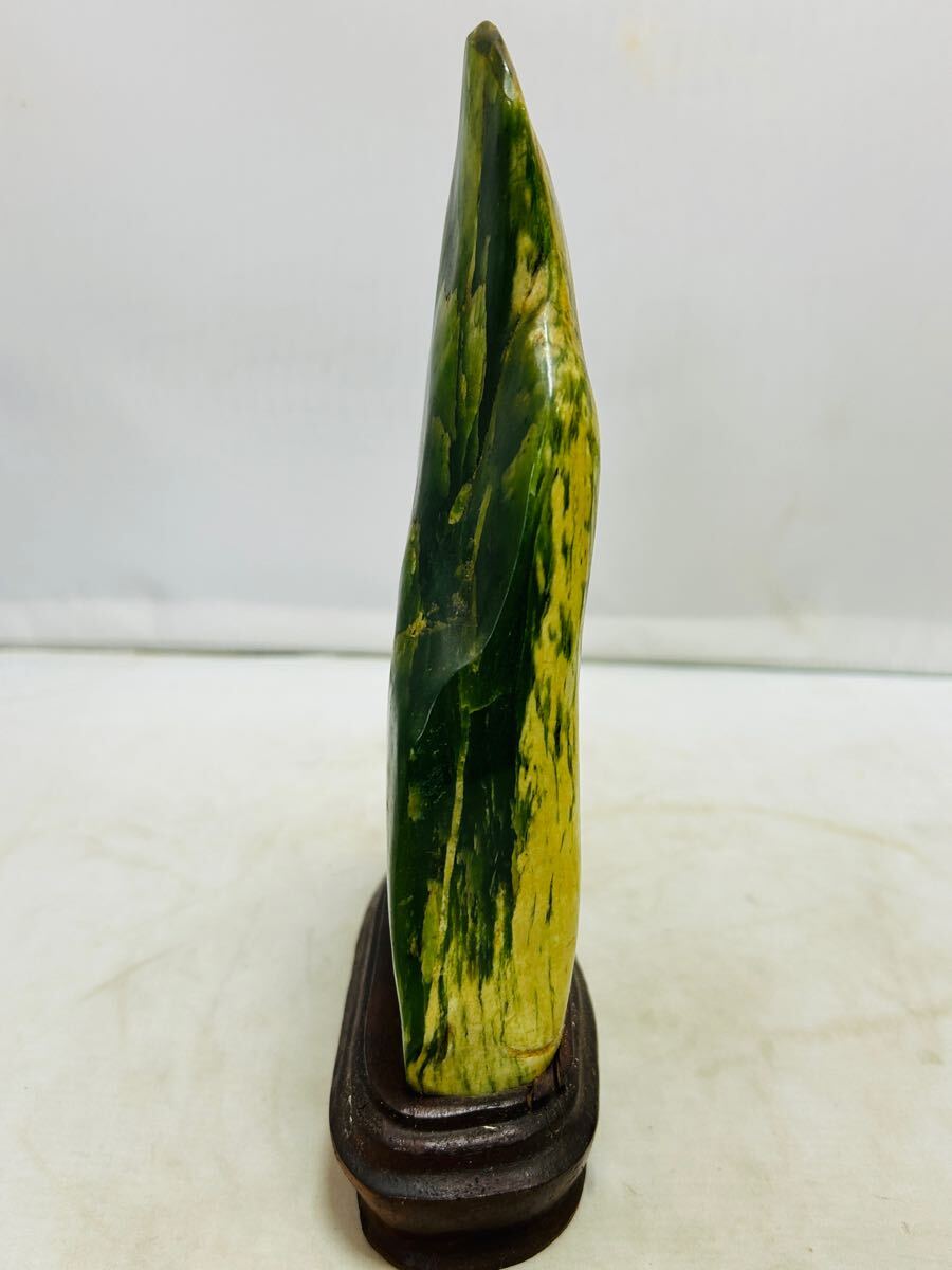 原石 天然翡翠 ネフライト 緑石 約1.3kg 台座付 鑑賞石 自然石 天然石