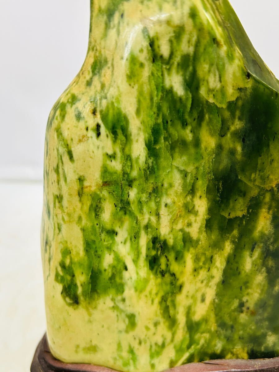 原石 天然翡翠 ネフライト 緑石 約1.3kg 台座付 鑑賞石 自然石 天然石