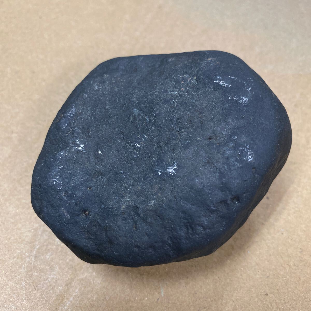 ZA- 102新疆火山 隕石 原石 鉄隕石 天然石 自然石 磁石にくっ付く 隕石