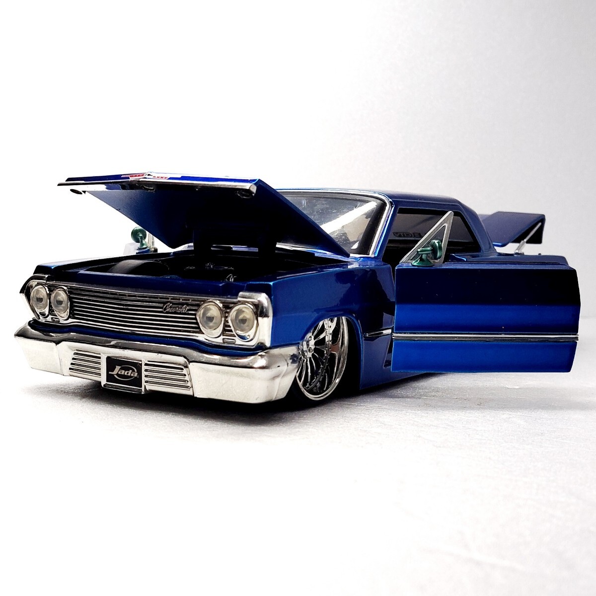 ギミック多数 1/24 Jada Toys シボレー インパラ 1963 ローライダー
