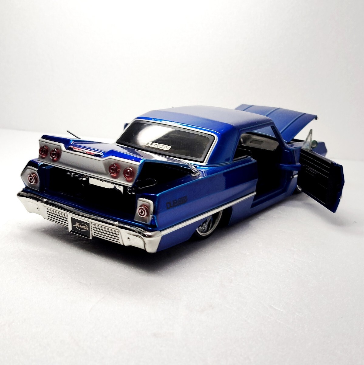 ギミック多数 1/24 Jada Toys シボレー インパラ 1963 ローライダー