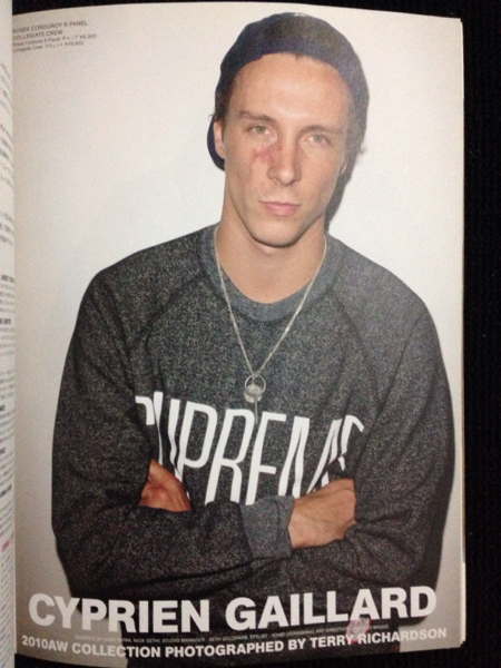 ☆1円スタート☆supremeカレッジクルーネックスウェット☆BOX