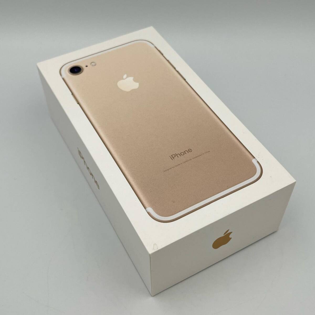 L570 ☆アップル Apple iPhone 7 (32GB) A1779 SIMロック有:KDDI