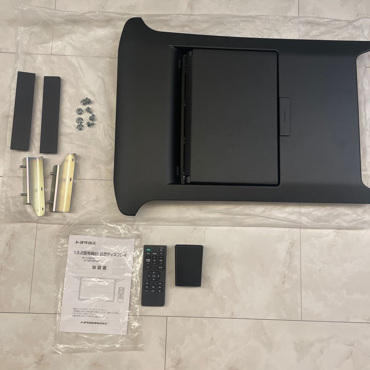 中古品☆トヨタ純正☆13.2インチ有機EL後席ディスプレイ☆V13T-R72F