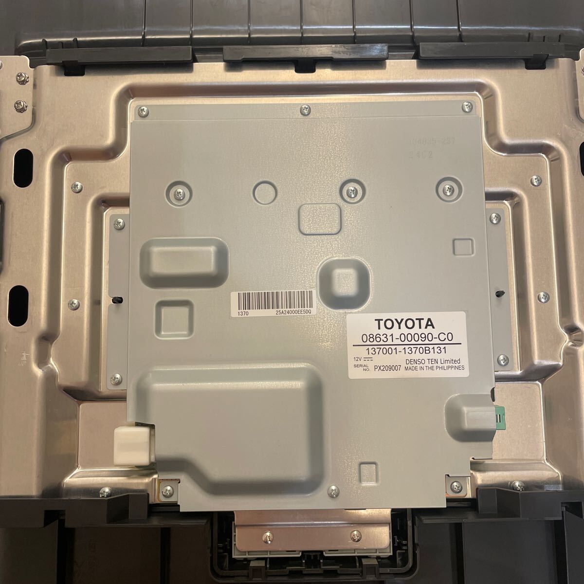 中古品☆トヨタ純正☆13.2インチ有機EL後席ディスプレイ☆V13T-R72F