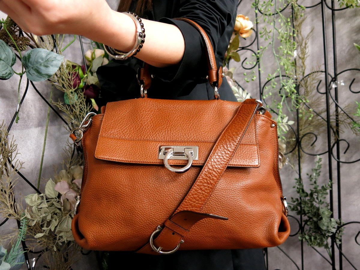 ○超美品○Salvatore Ferragamo フェラガモ○ガンチーニ○カーフ 