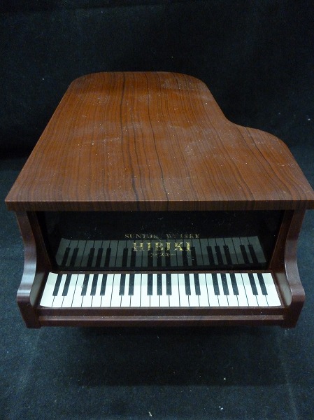 サントリー「響」ピアノ型ボトル 43度 600ml【古酒】