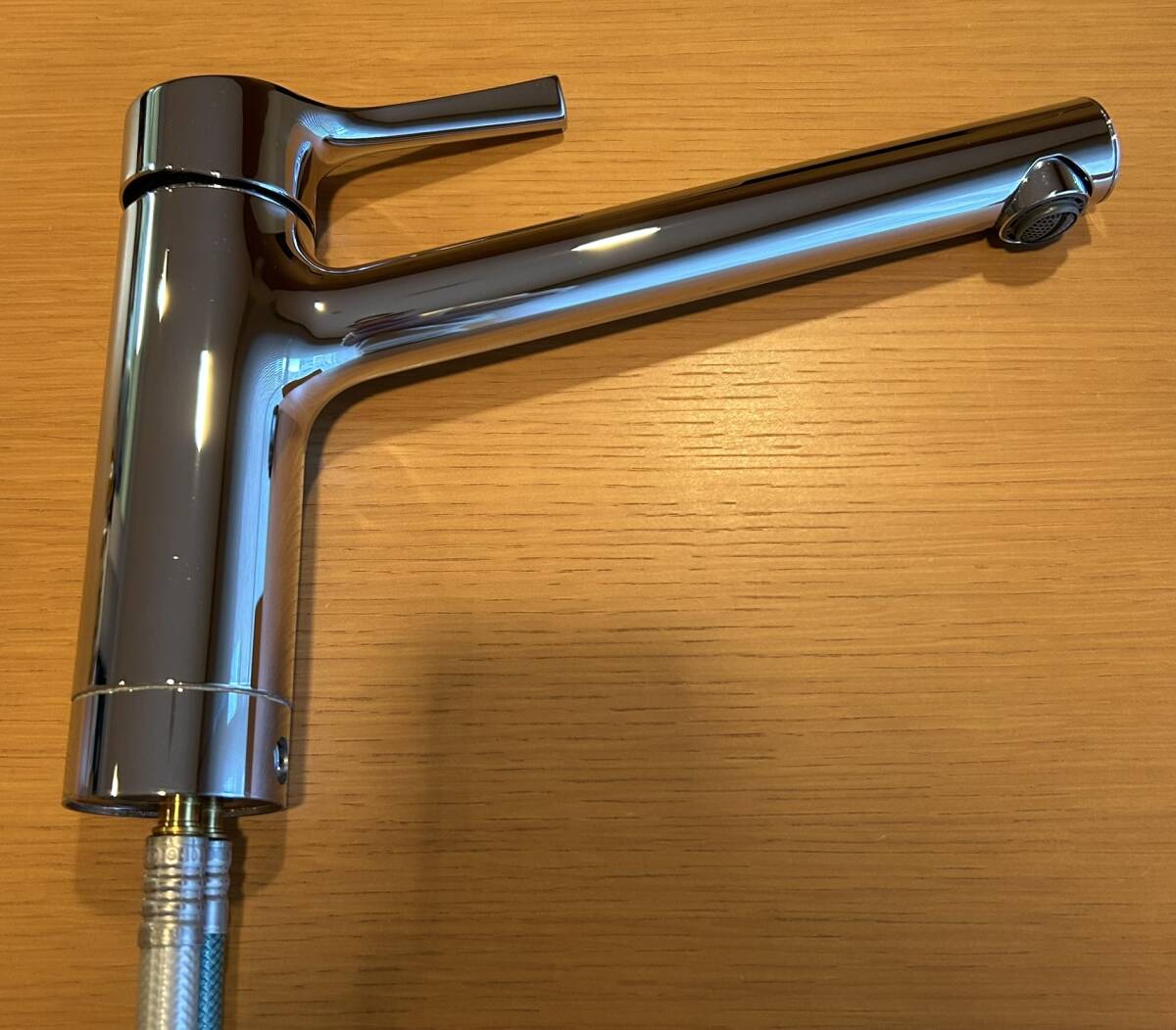 TOTO キッチン水栓 シングル混合水栓 / TKS05301J / 美品 / キッチンに設置する台座は新品 TOTO TKS05301J GGシリーズ キッチンワンホールシングルレバー混合水栓 キッチン用台付シングル混合水栓(エコシングル 生活堂