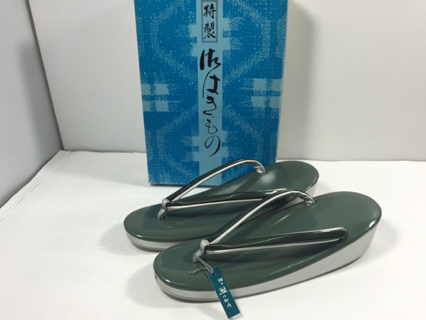 新品未使用 和装草履 エナメル皮製 ダークグリーン&シルバー 26