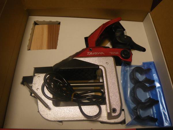 ◇ダイワ　ライトホルダーメタル160CH レッド　定価/22，000円