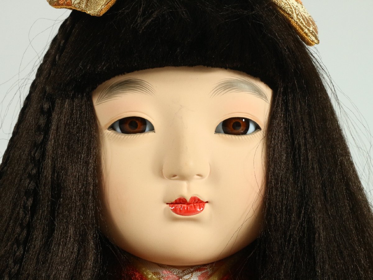 市松人形 京都西陣 手描金彩裾模様 吉徳大光 花鳥図柄の着物の少女