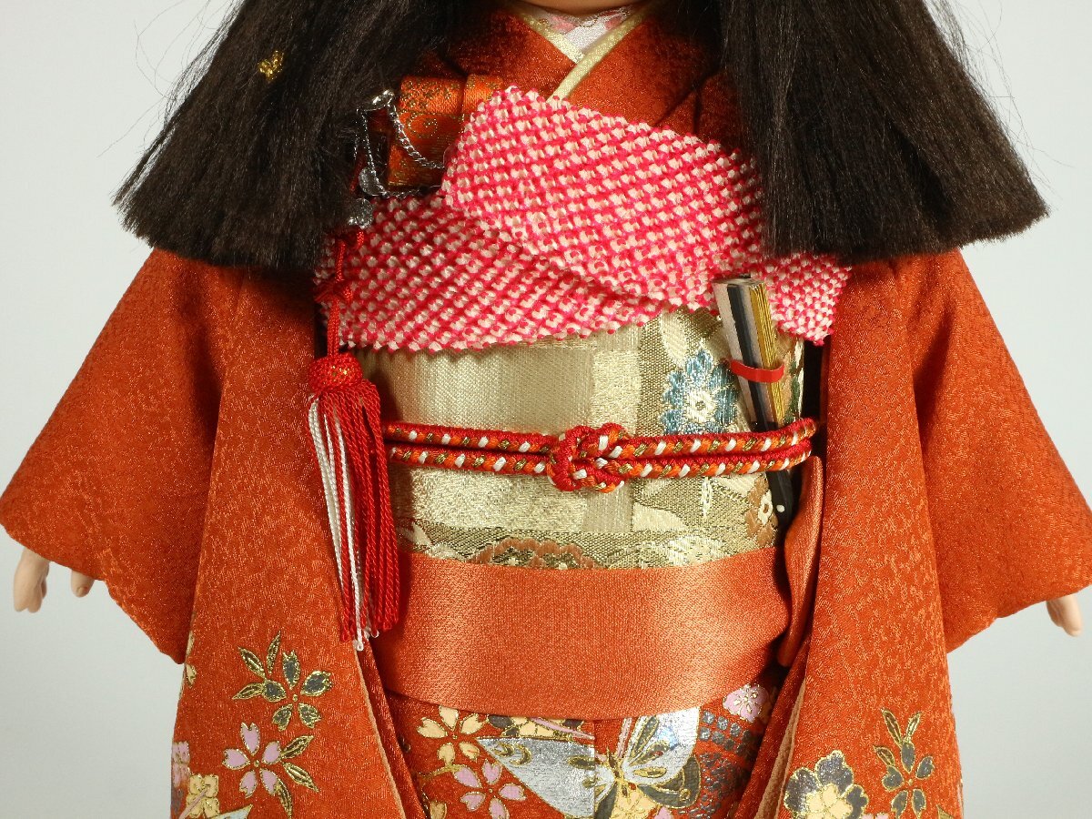 市松人形 京都西陣 手描金彩裾模様 吉徳大光 花鳥図柄の着物の少女