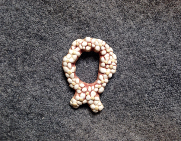 小菅幸子 陶器のブローチ クルン