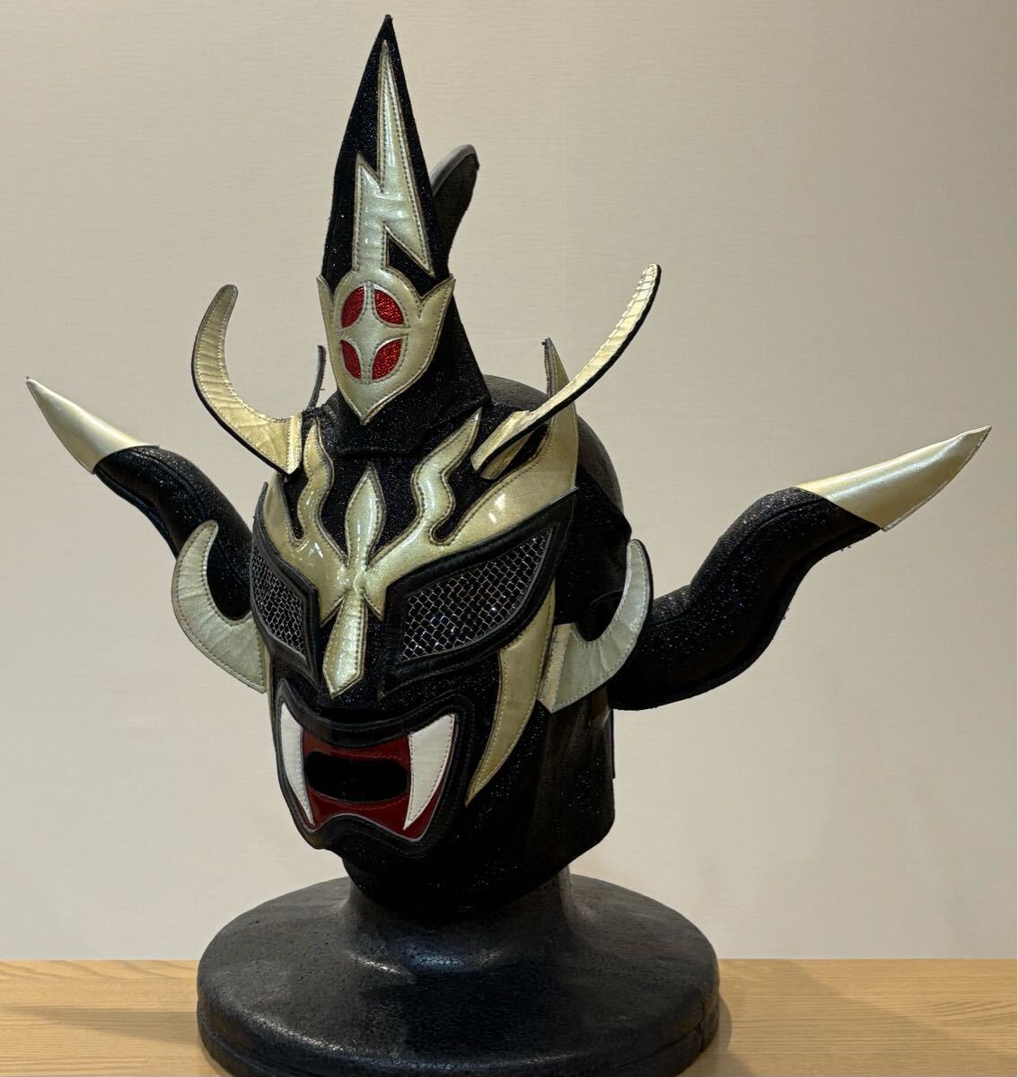 《送料込》獣神サンダーライガー　試合用マスク　黒ラメ_2