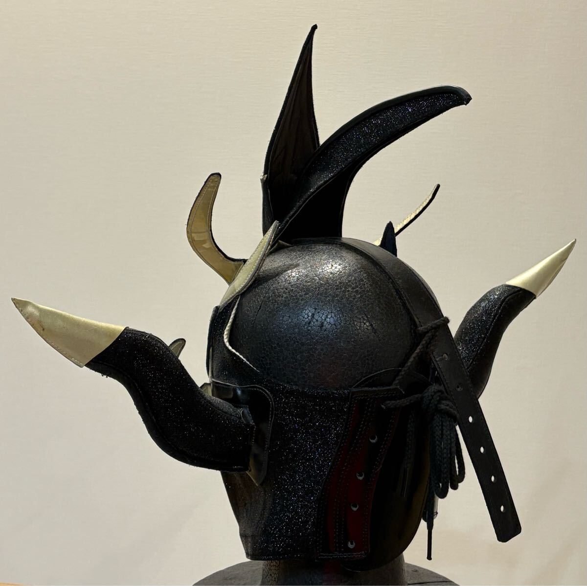 《送料込》獣神サンダーライガー　試合用マスク　黒ラメ_5