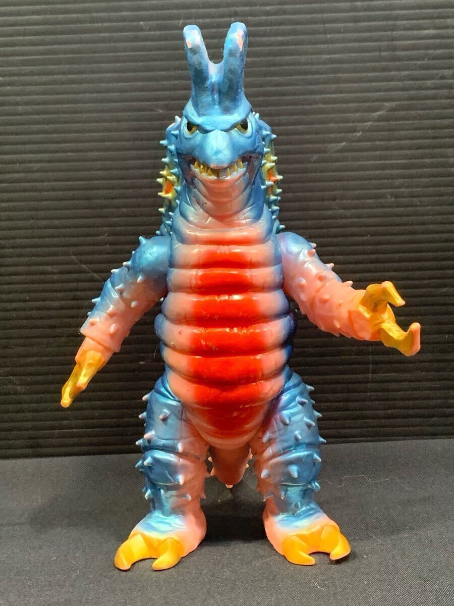 ソフビ 変幻怪獣 キングマイマイ 幼虫 バンダイ 怪獣郷 ハイパーホビー