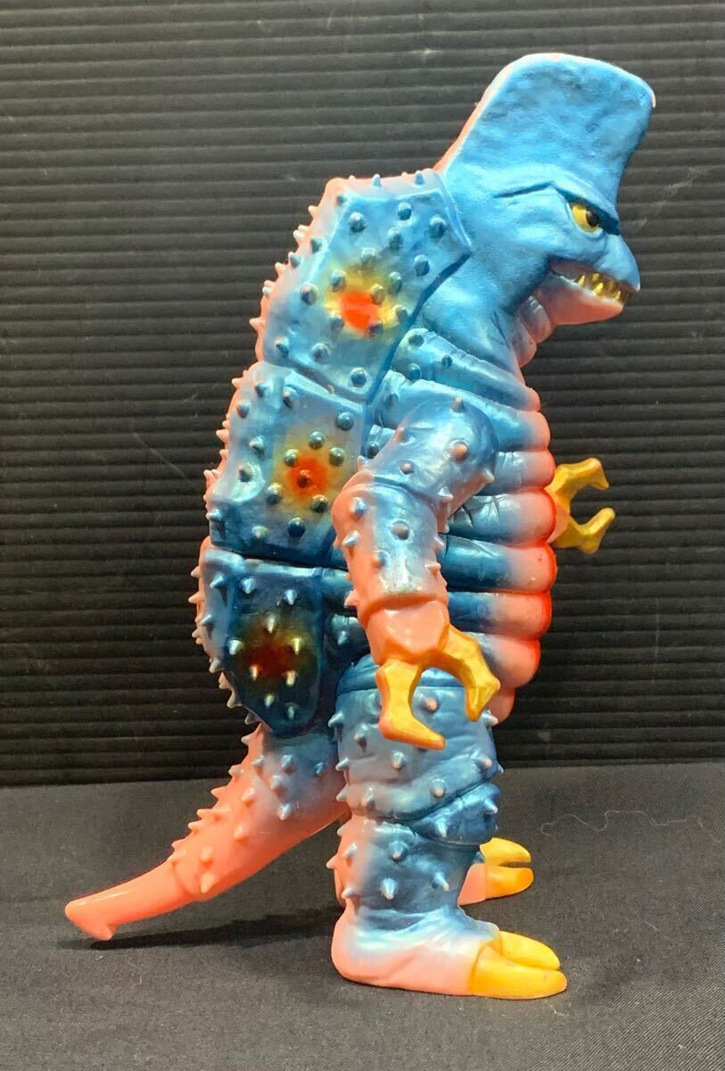 ソフビ 変幻怪獣 キングマイマイ 幼虫 バンダイ 怪獣郷 ハイパーホビー