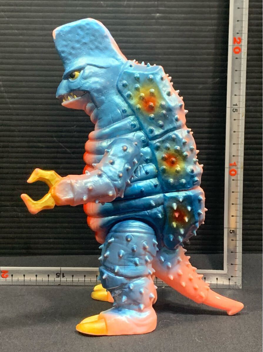 ソフビ 変幻怪獣 キングマイマイ 幼虫 バンダイ 怪獣郷 ハイパーホビー