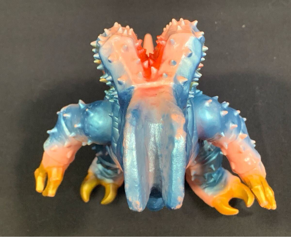 ソフビ 変幻怪獣 キングマイマイ 幼虫 バンダイ 怪獣郷 ハイパーホビー