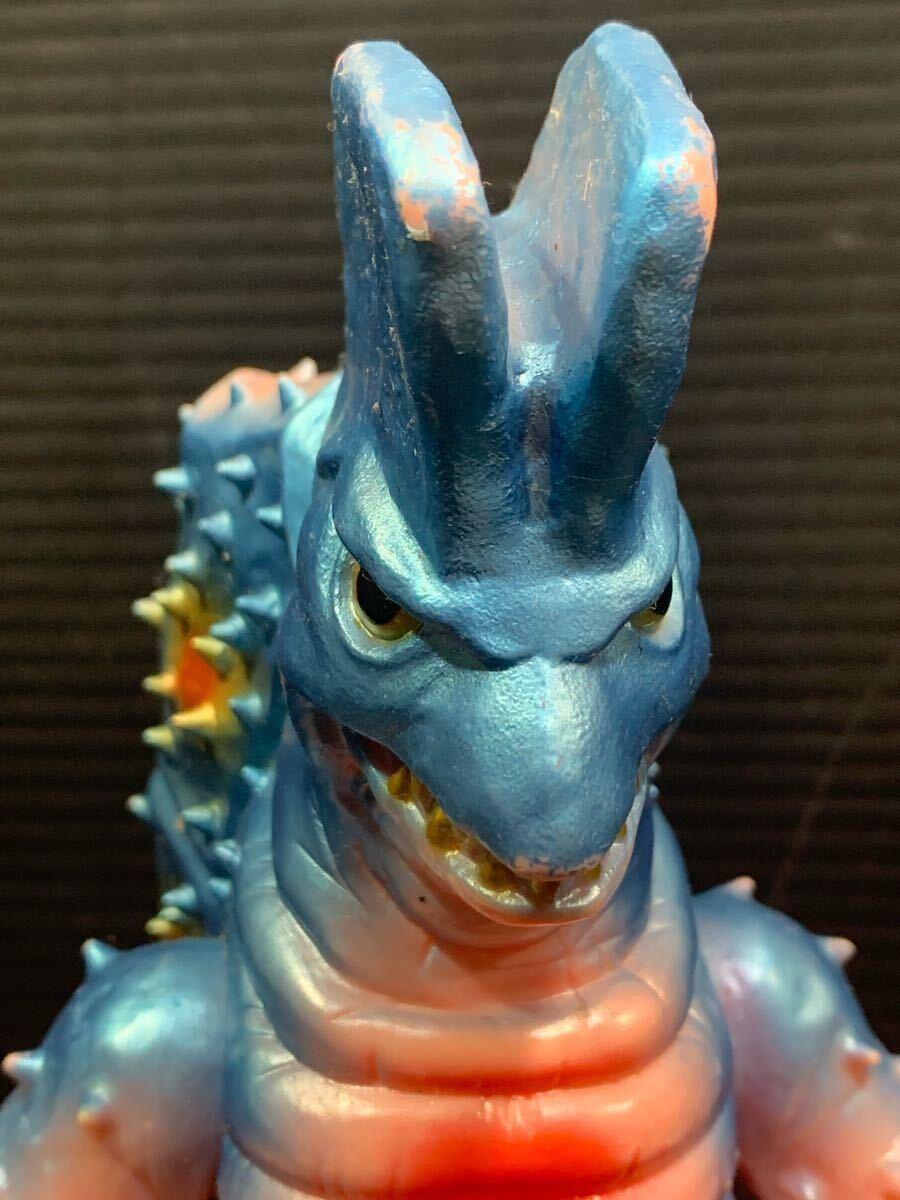 ソフビ 変幻怪獣 キングマイマイ 幼虫 バンダイ 怪獣郷 ハイパーホビー