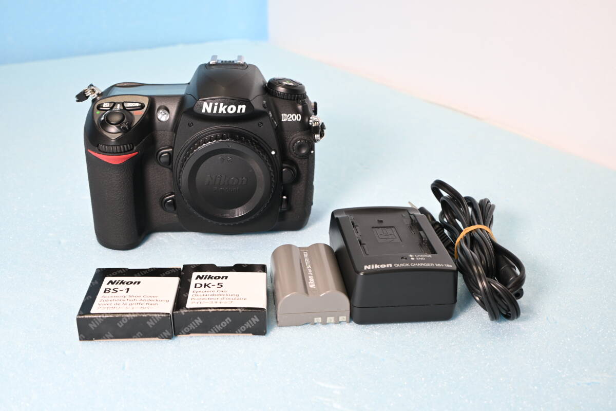 ★NIKON ニコン★ CCDセンサー銘機　D200ボディ　ショット数950回　　完動品・新品級・極美品_1